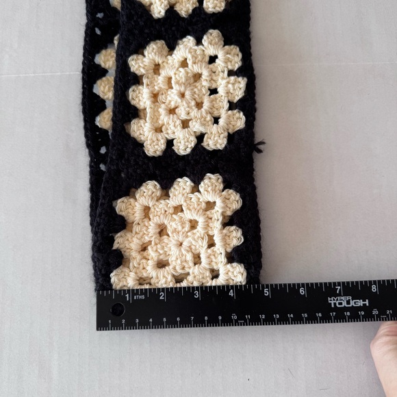 Handmade Crochet Scarf Granny Square Black Cream cottage core Twee Retro - Picture 4 of 4